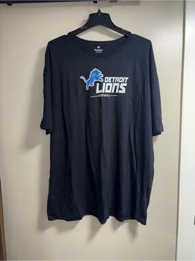 NWOT Fanatics NFL Detroit Lions Football Short Sleeve